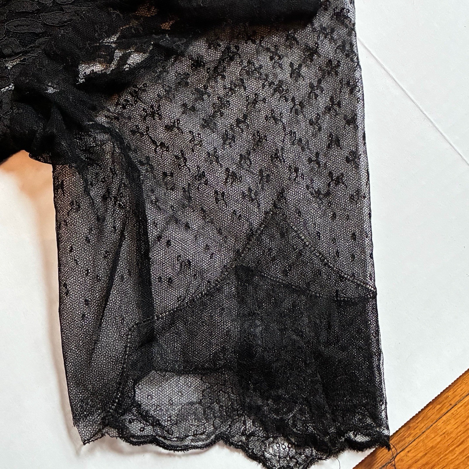 1920’S/30’S Black Art Deco Bias Cut Flutter Capelet Lace Evening Dress Small ￼