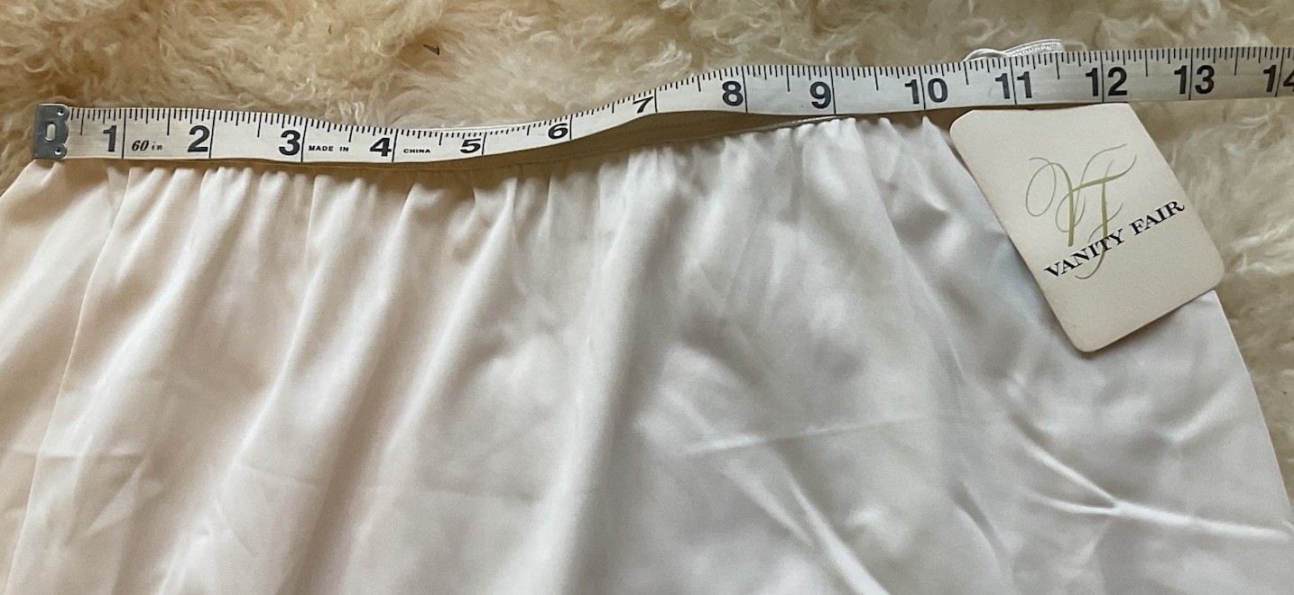 Vintage 70’s Nylon Tricot Anti cling Vanity fair Lace 1/2 Petticoat Slip Nos USA