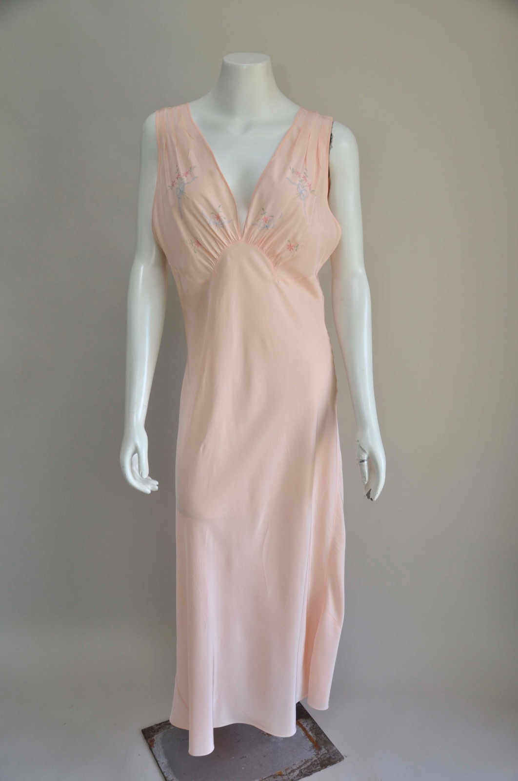 Vintage 1930s Peach Rayon Bias Cut Slip Dress Nightgown Flower Embroidery M/L