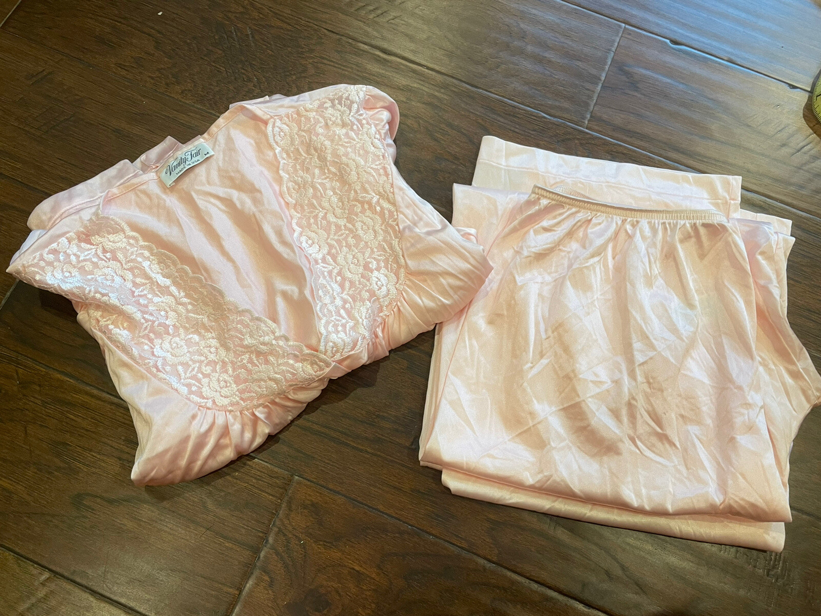 Vintage VANITY FAIR 2pc. Pajama Set PINK Top/Bottoms LOUNGE Nylon BUTTON UP sz M