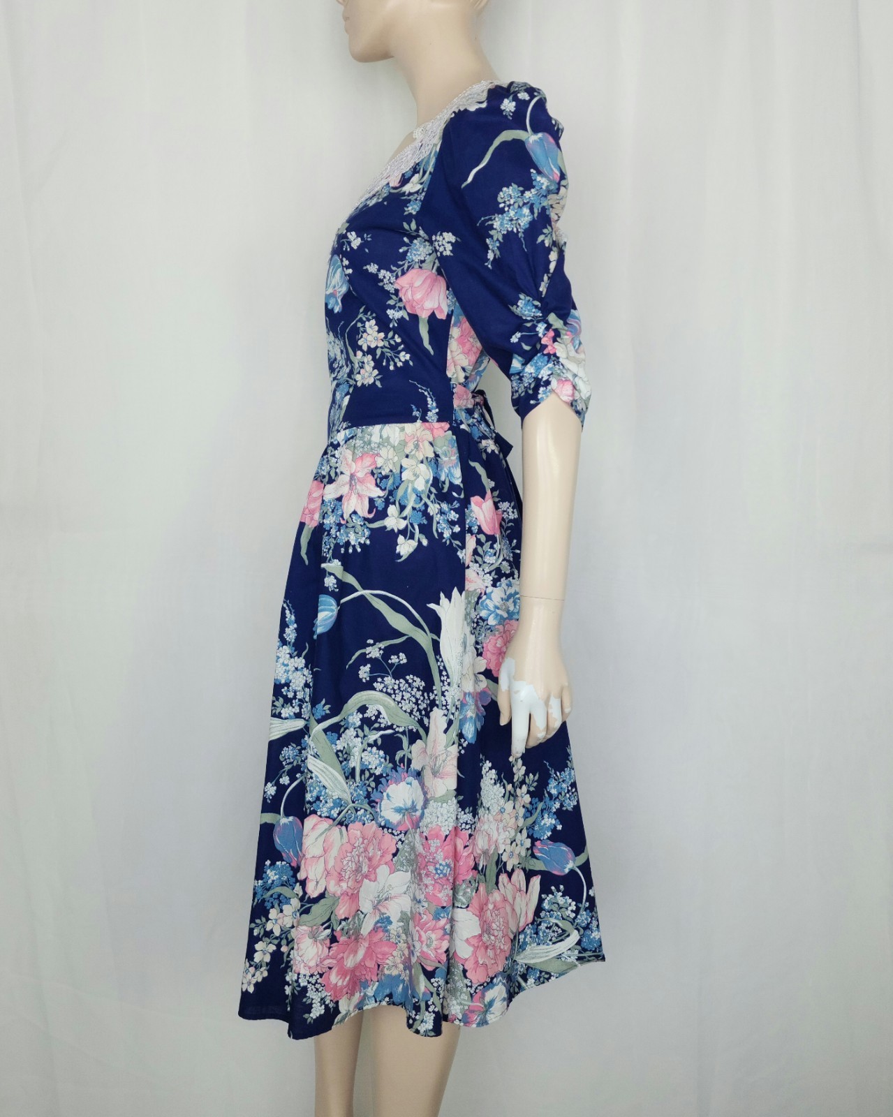 Vtg 80s floral cotton dress lace tie back S-M