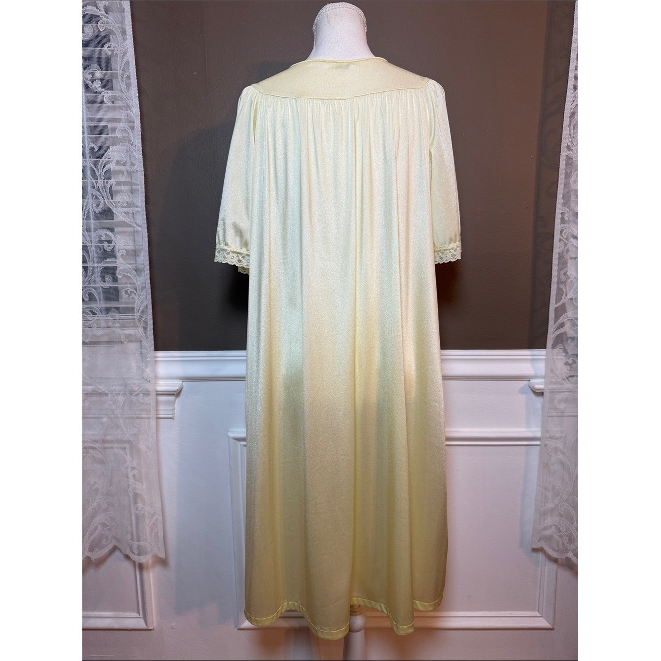 Vintage 80s Gregaro Yellow Nylon Lace Nightgown Cottagecore Grandmacore M