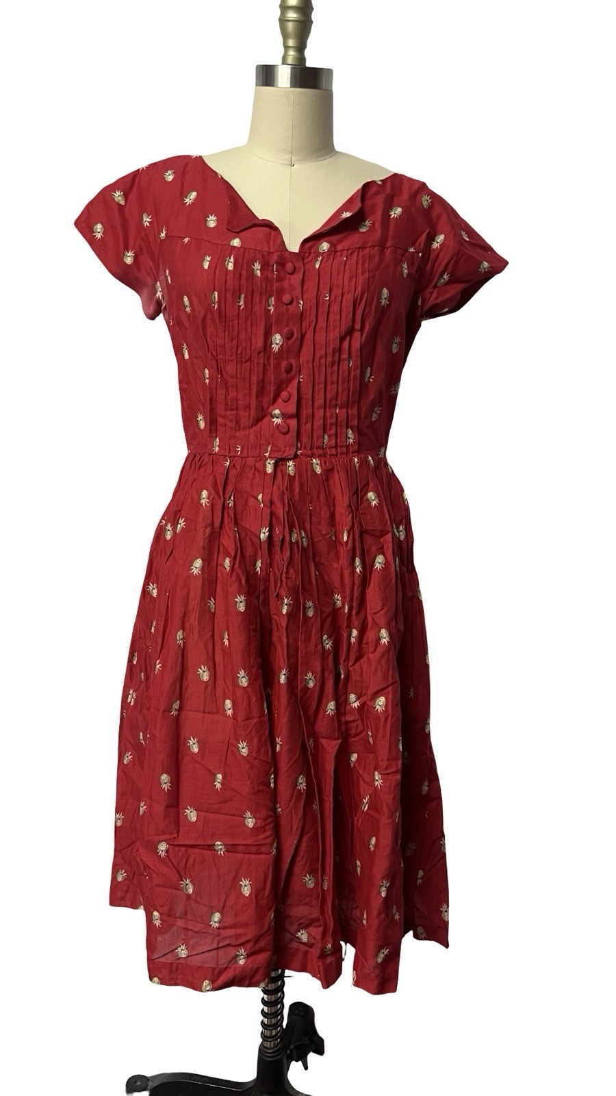Vintage 1950s Red Fruit Hat Lady Novelty Print Pintuck Cotton Circle Skirt Dress