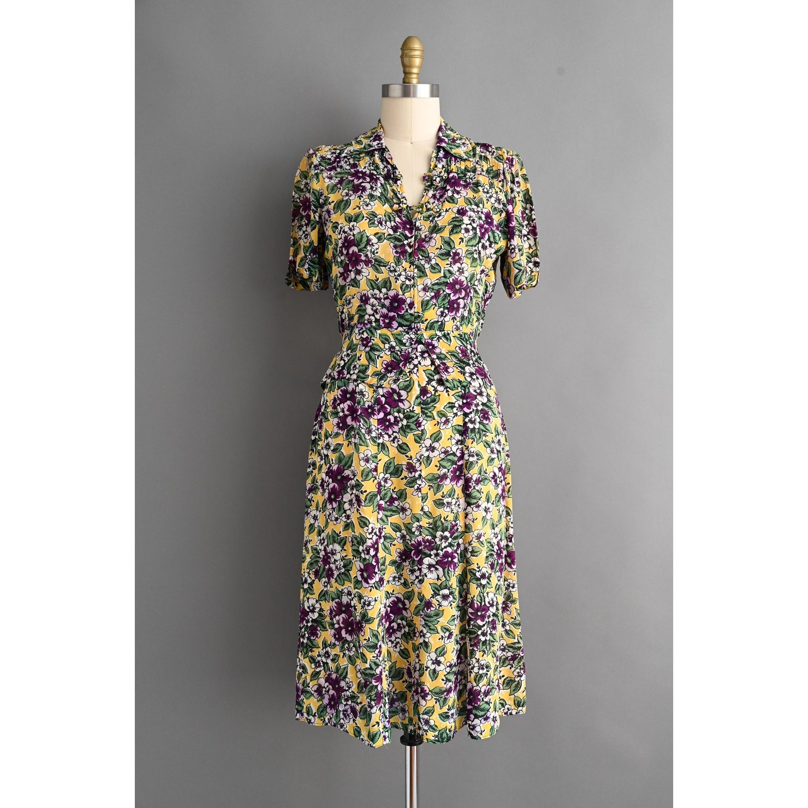 vintage 1940s 40s Dress | Rayon Floral Print Peplum Dress | Medium – Large
