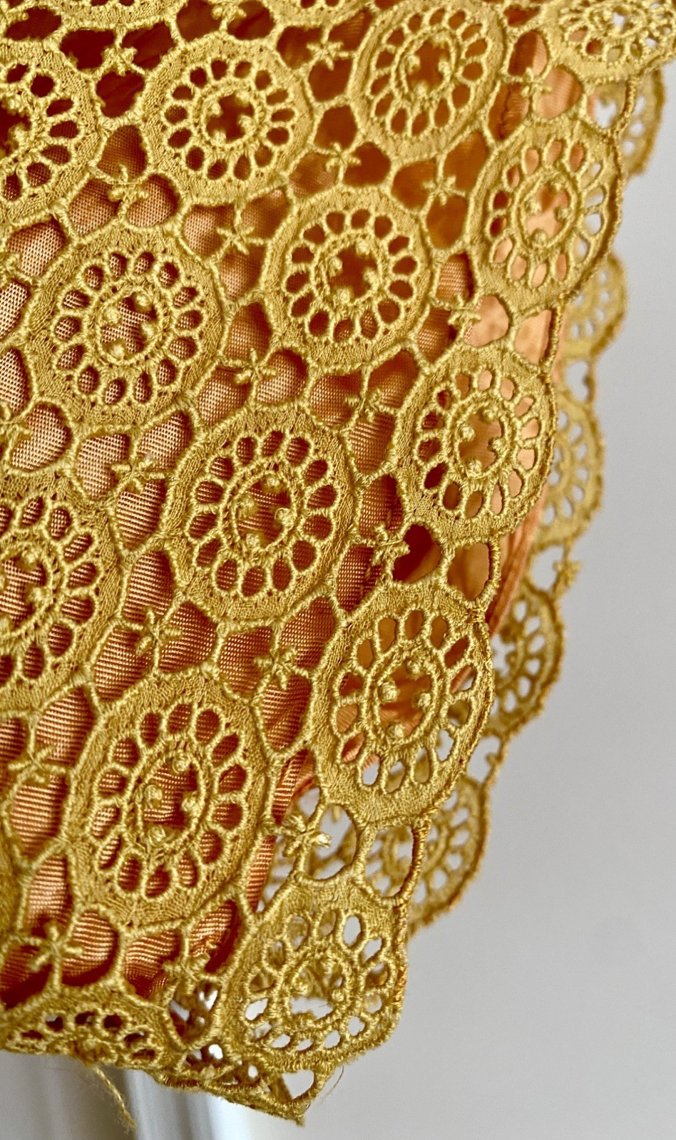 Vintage 50s 60s Gold Lace Manila Cheongsam Dress Carved Bodhi Rose Buttons XS/ S