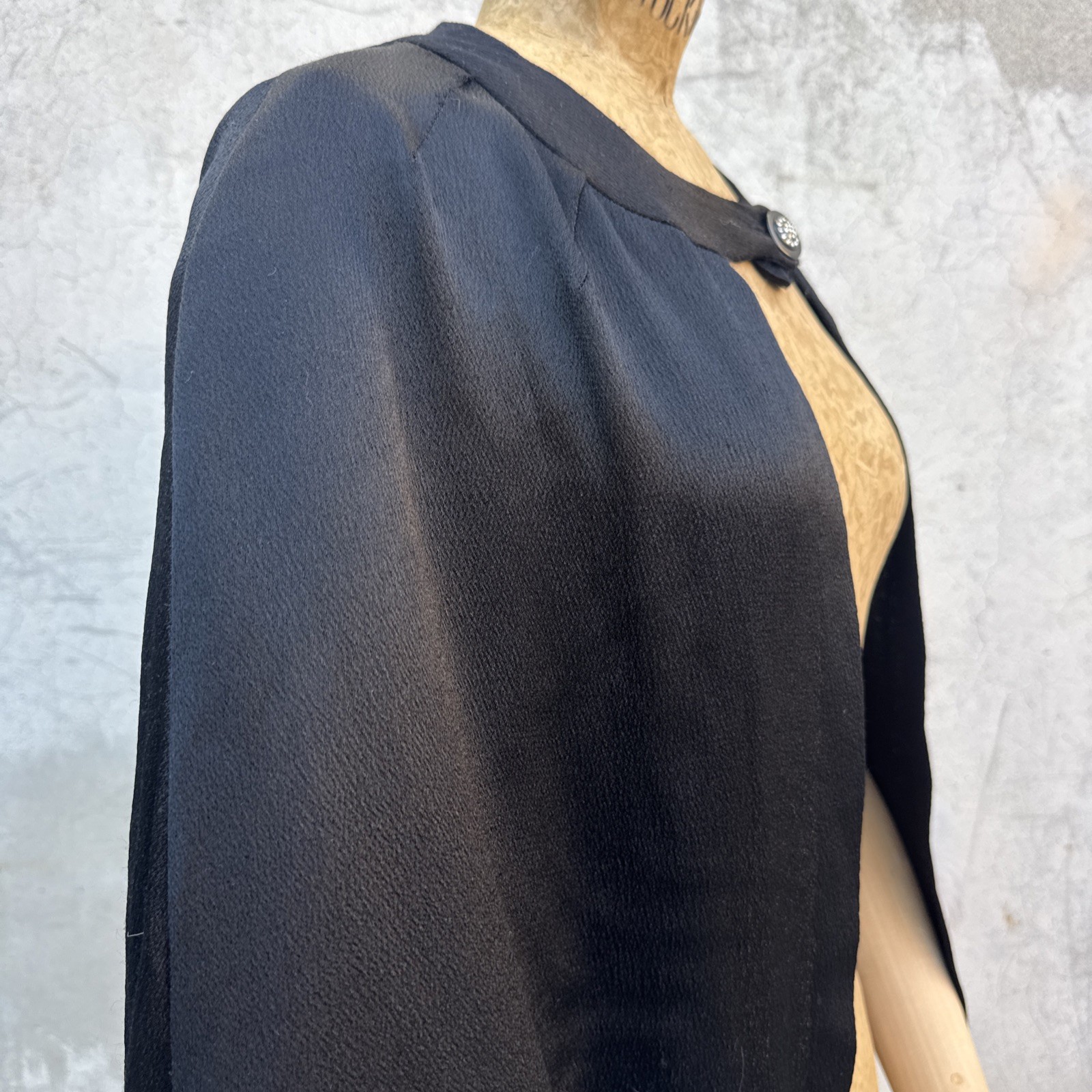 Vintage 1930s Black Silk & Grey Fur Capelet Keyhole Back Art Deco Dress Cape