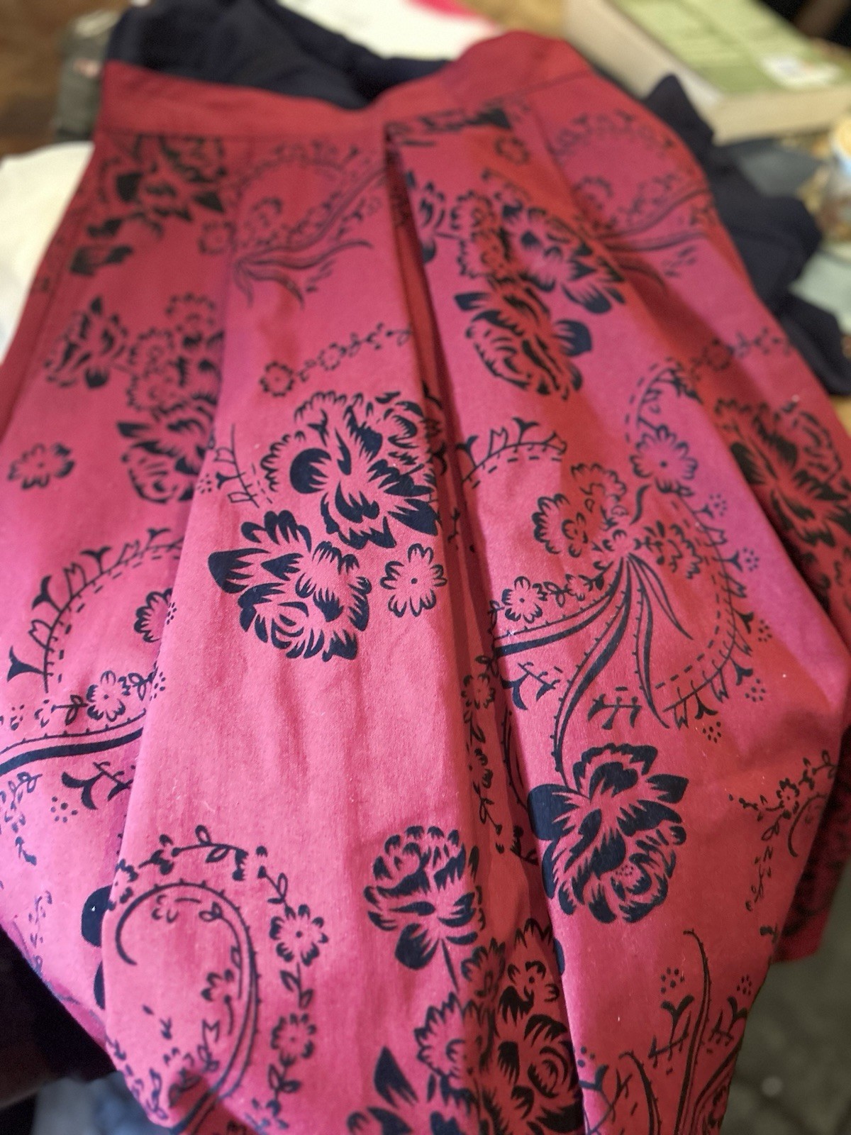 Original 1950/60s Full Cotton Skirt In Deep Plum & Black Velveteen Roses Sz S