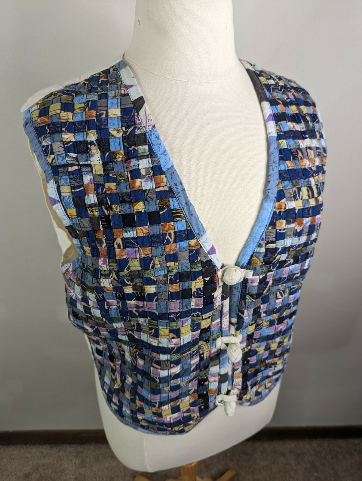 Vintage 90s Women’s Vest Size XL Weave Quilted Women’s V2J Braided Check