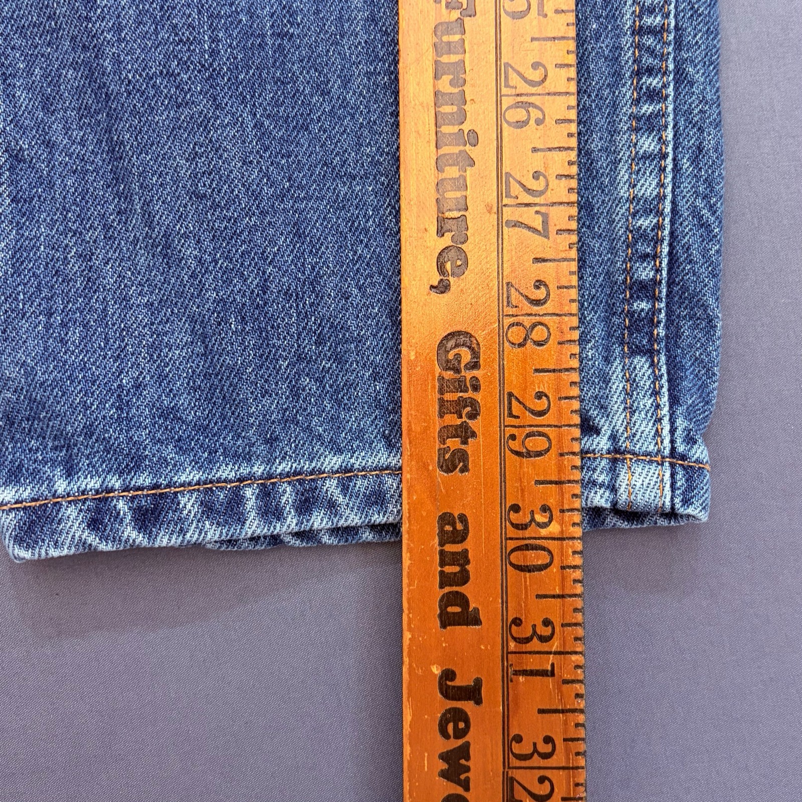 Vintage Levi’s 512 Women’s Slim Fit Size 10 Tapered Leg Medium Wash Blue Jeans