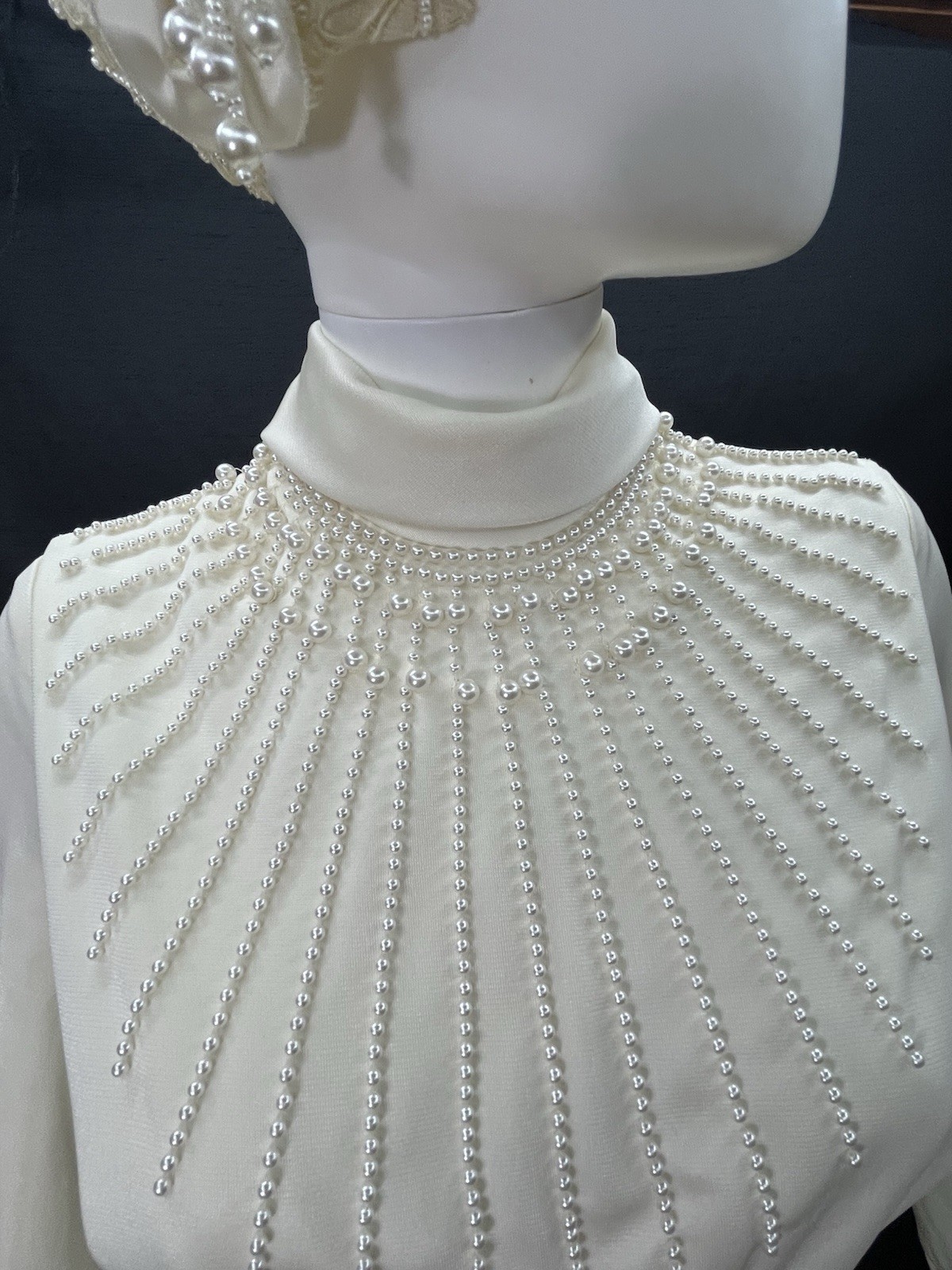 1960s Vintage Handmade Wedding Dress Train Pearls XS Metal Zipper W/ Headband