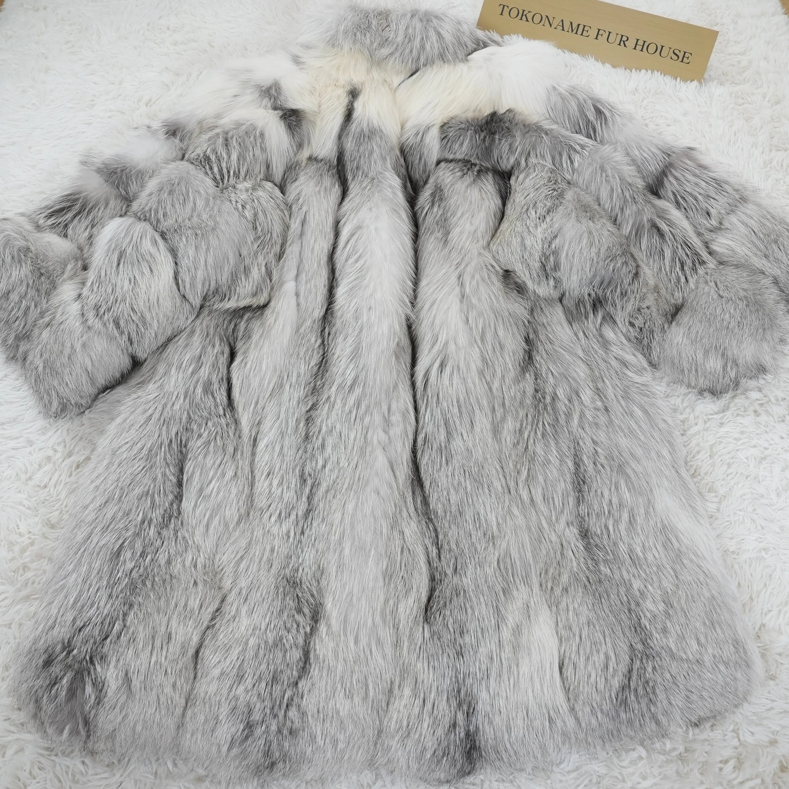 Platina Fox Long Coat – SAGA ROYAL FOX Soft and fluffy Vintage Fur Japan
