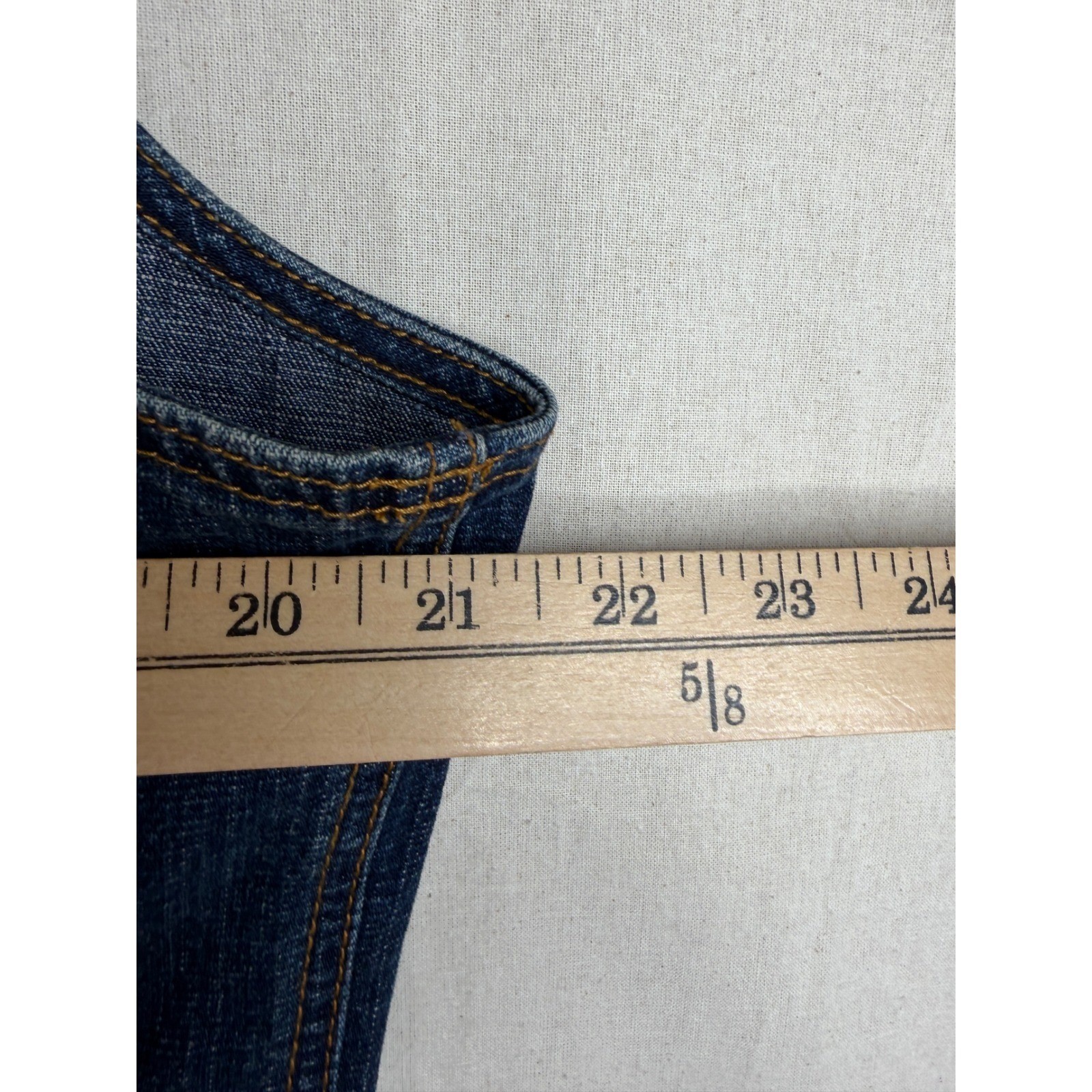 Chico’s Denim Sleeveless Button Down Vest Top size Large Blue