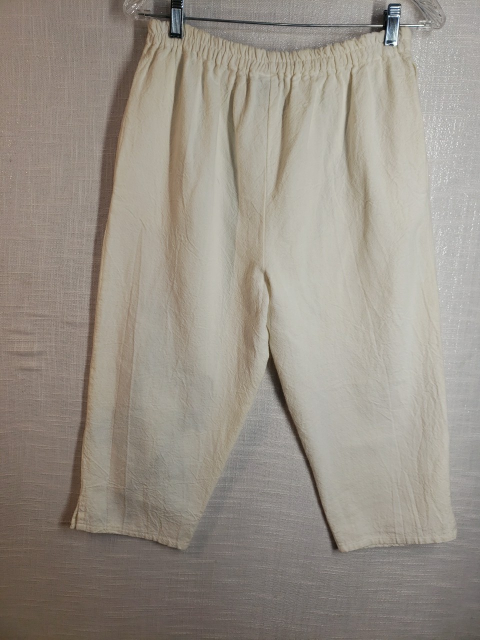 Vintage Alfredo’s Wife Muslin Capri Pants With Pink And Green Rose Buds