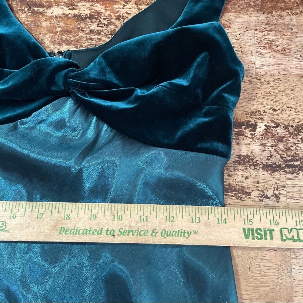 Vintage 90s Y2K Niki Livas Green Velvet and Satin Prom Gown Dress Size 8
