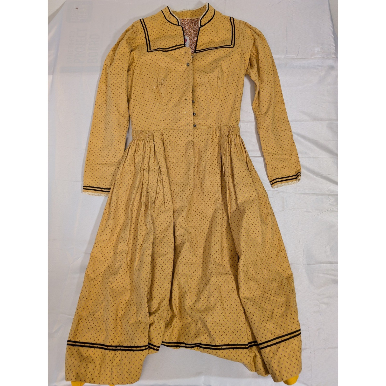 Salzburger Dirndl Vintage Size 42 Austrian Mustard Yellow Floral Cotton Dress