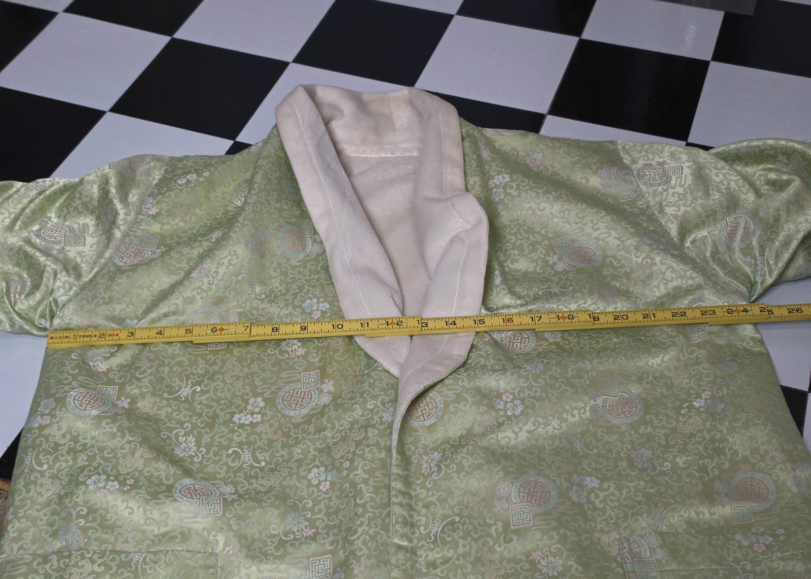 VTG Sage Green Asian Inspired Silky Satin Brocade Fleece Lined Robe Housecoat