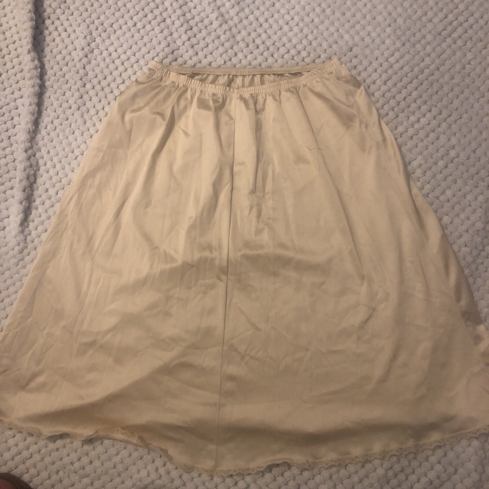 Vintage Vanity Fair Half Slip Small Cream 21” Lace Hem Waist 23” Stretches To 37