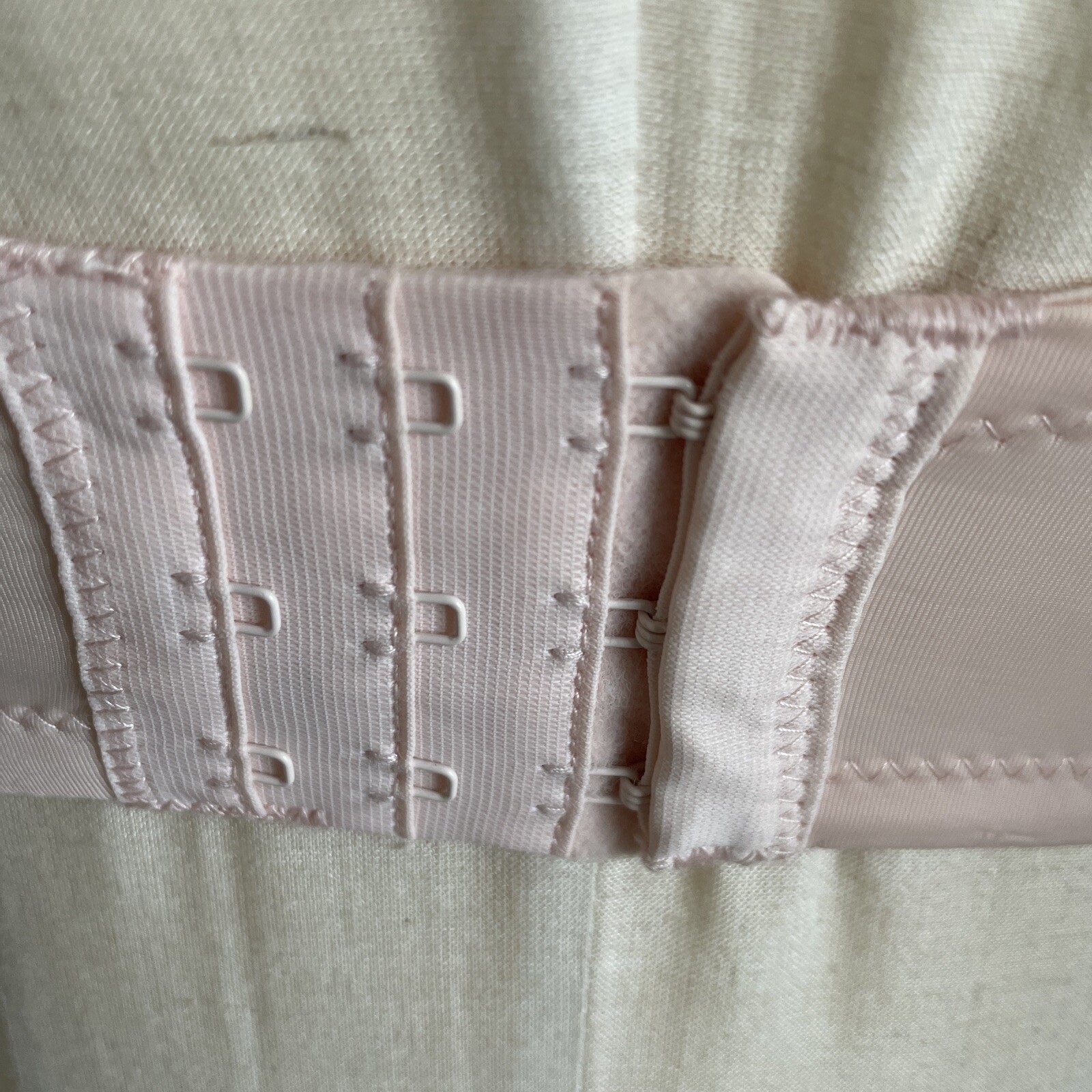 Vtg Fredericks of Hollywood Women X Bra Removable Straps 32C NO PUSH UP PADS
