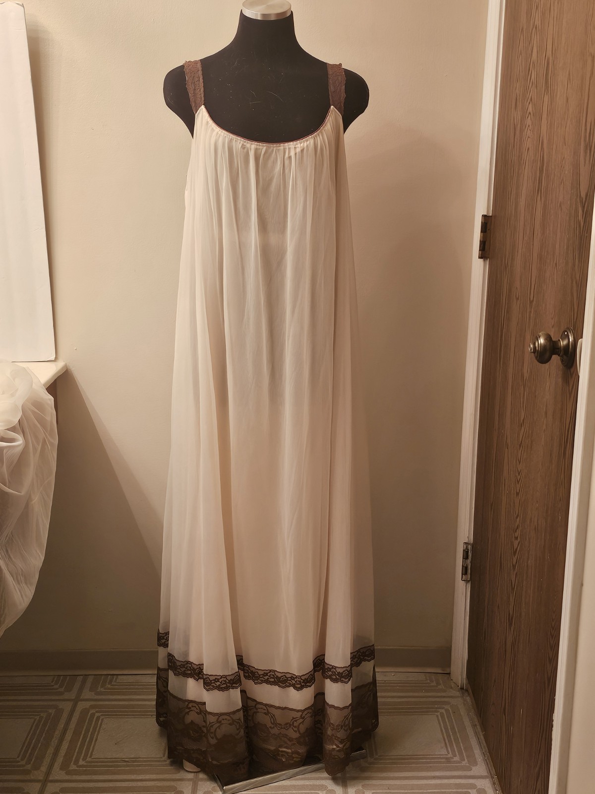 Vintage Jenelle Of California Peignoir Set Sz 4x Chiffon 3 Layer Mocha Lace Soft