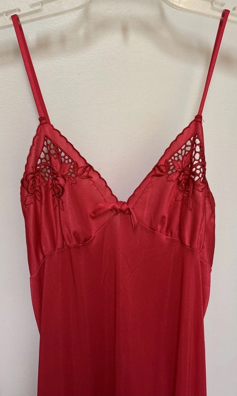 Flaw Vtg Soft Moments Peignoir Set NIGHTGOWN & ROBE Red Embroidered Trim Small