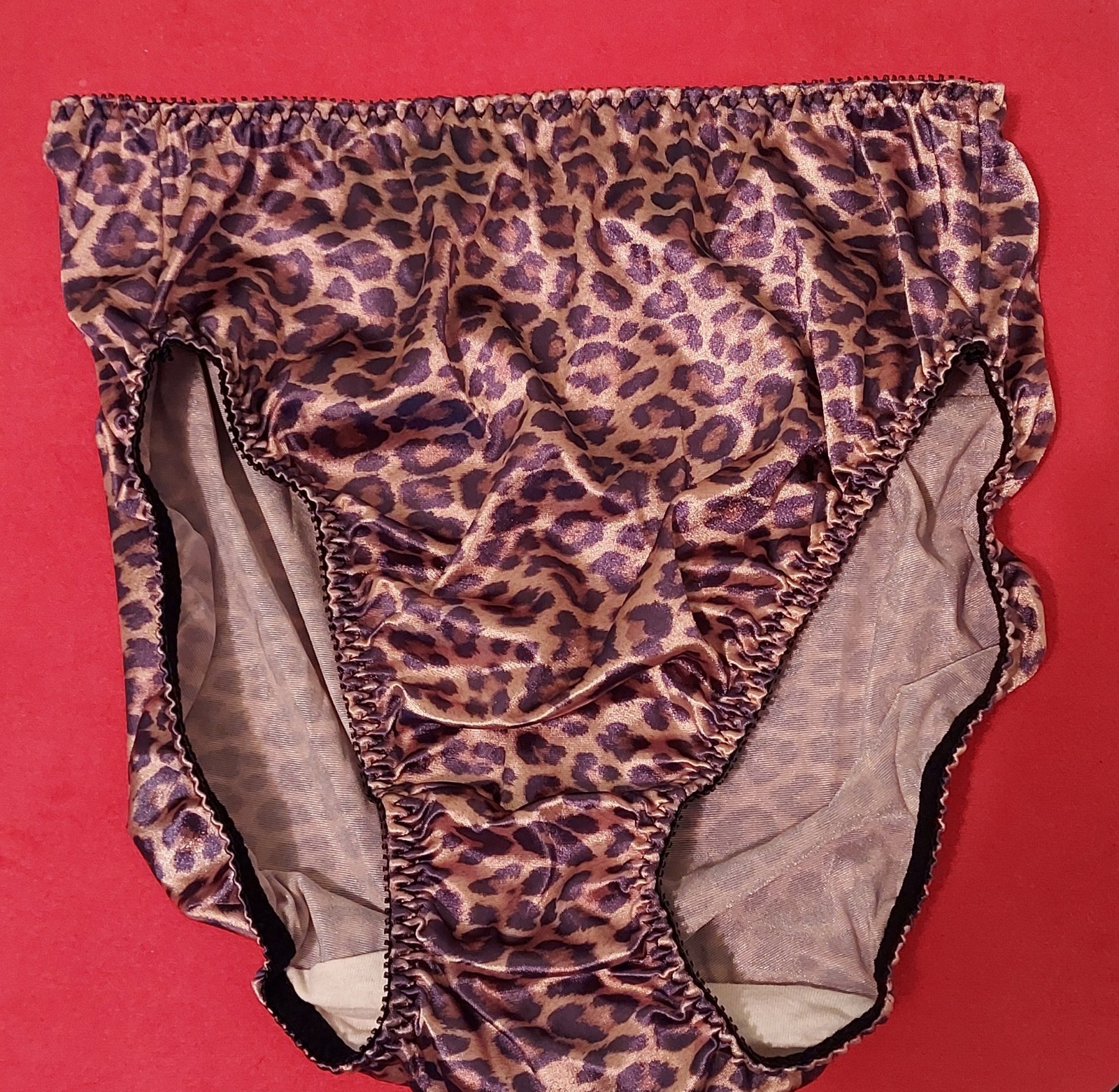 Vassarette Second Skin Leopard Briefs Undies Size 8 New without tags 1990’s