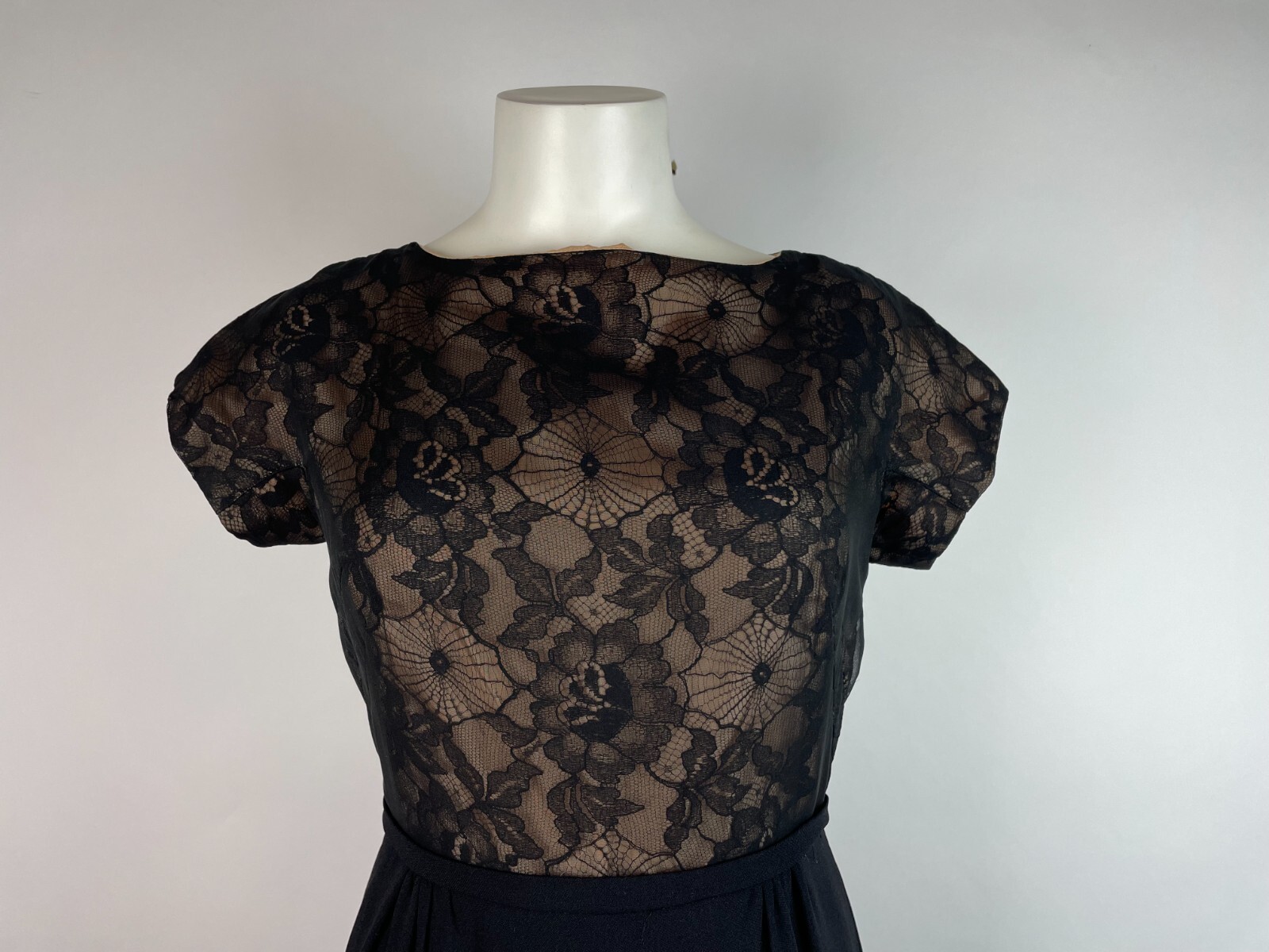 1950’s VTG. BLACK LACE Elaine Terry CREPE short sleeve dress 32″ Bust