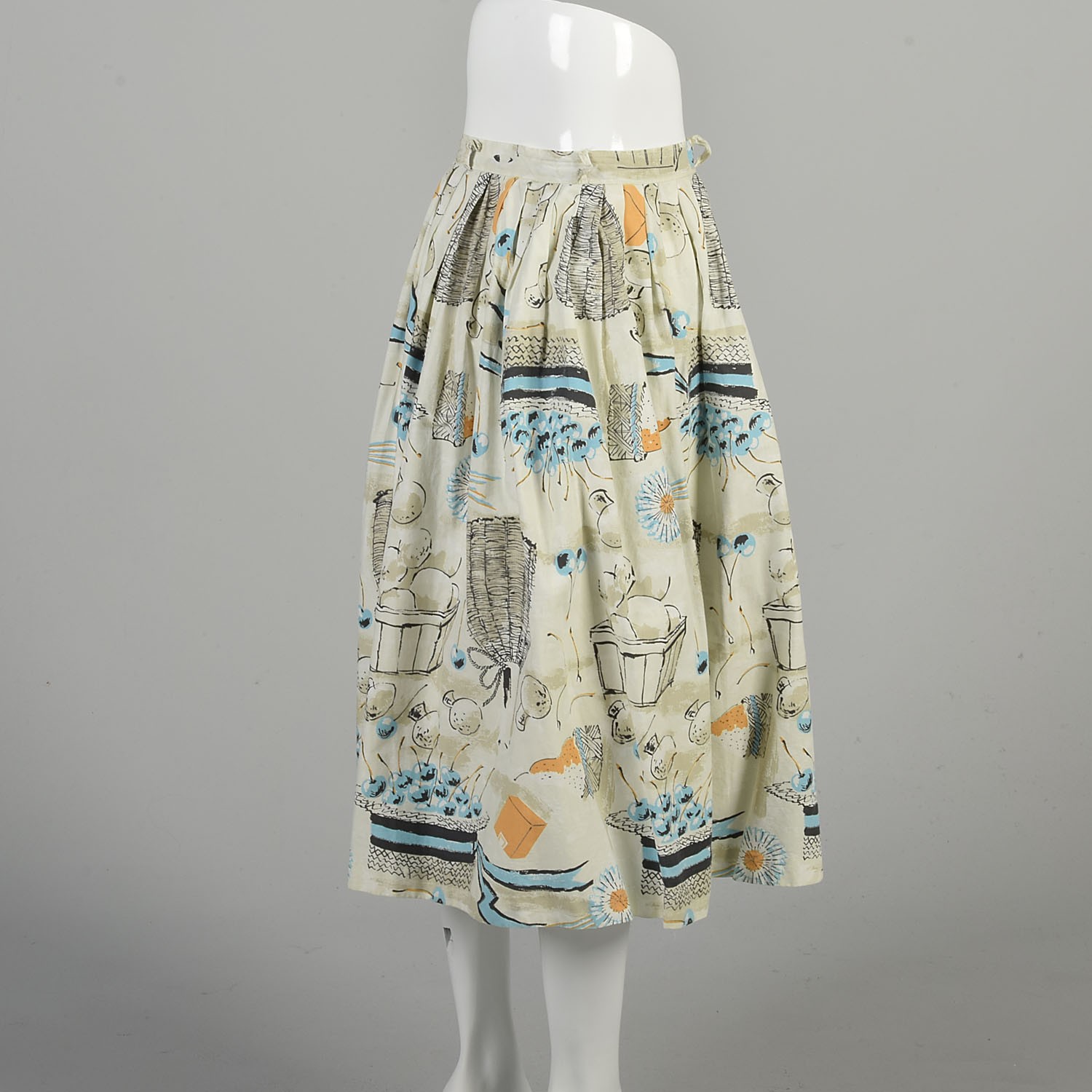 Medium 1950s Novelty Cotton Skirt Beige Tan Blue Orange Food Wine Tea Length