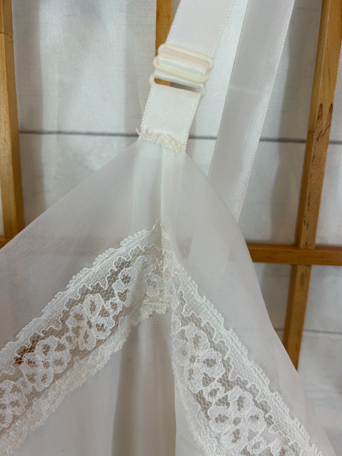Vintage Loomcraft Full Slip Dress Women’s 40 White Lace Detail Adjustable Straps