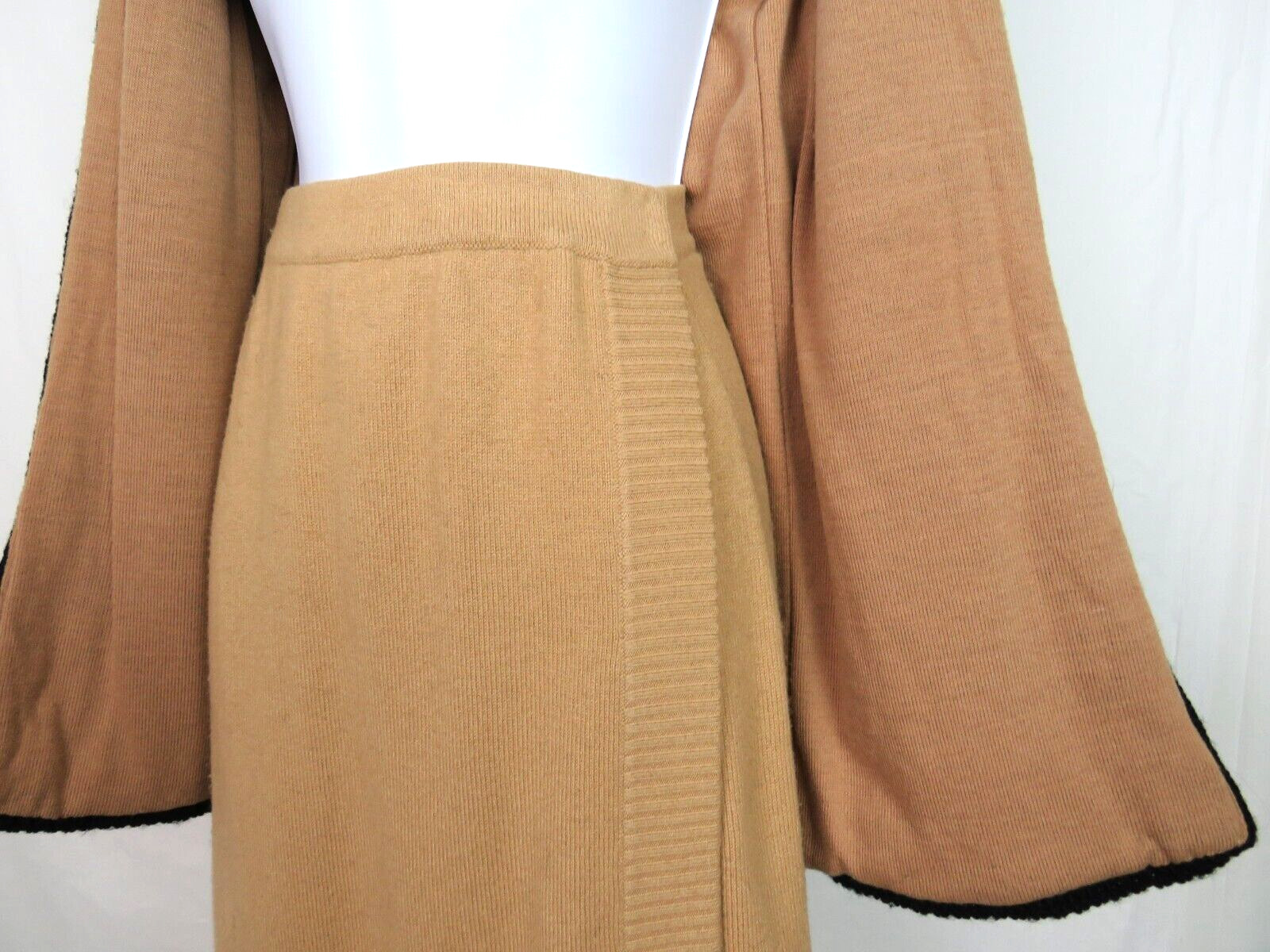 GUCCI BLACK SWEATER & TAN SKIRT VTG 1970s GENUINE CASHMERE SIZE 4 US 40 ITALY