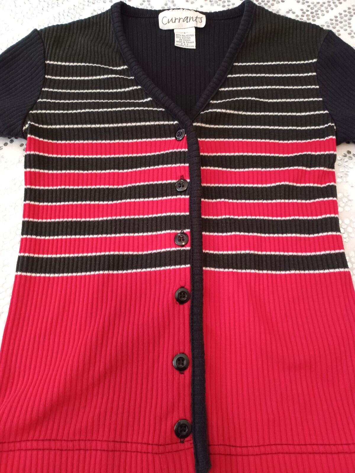 Women Vintage 1990s shirt crop top, red and black, Juniors size SMALL, CURRANTS