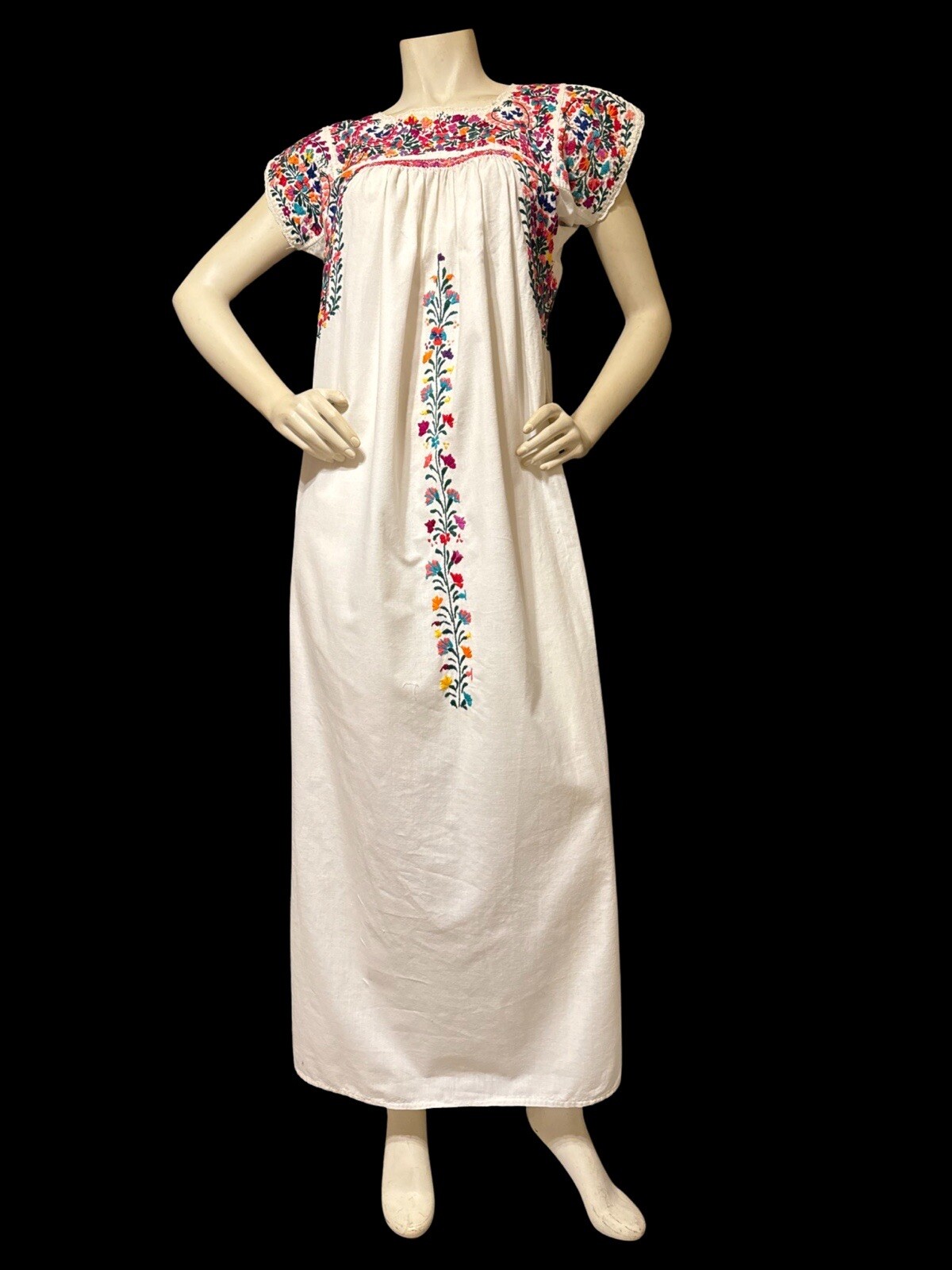 VTG San Antonino White Hand Embroidered OAXACAN MEXICAN Traditional Huipil M/L