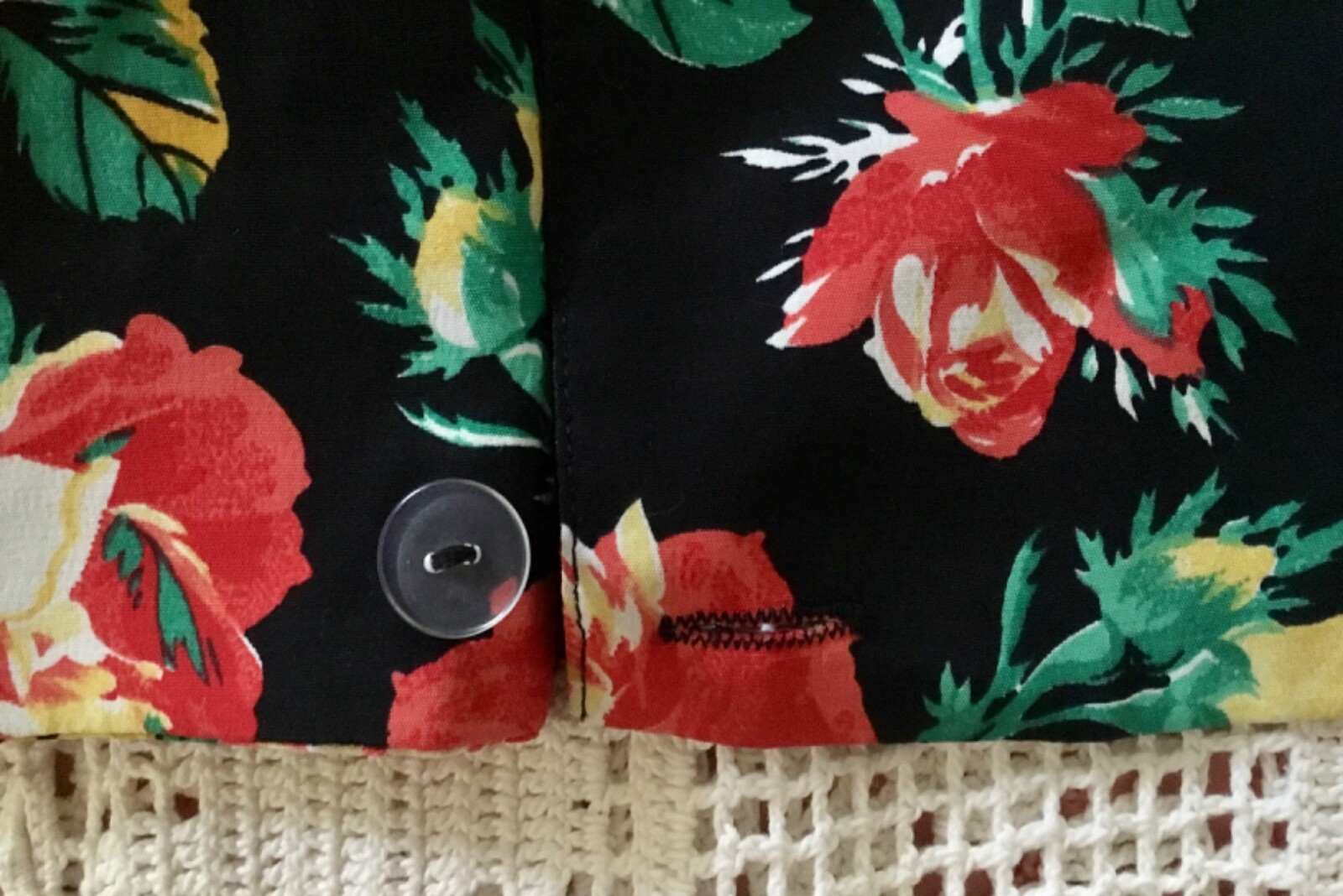 VTG A.B.S. CLOTHING COLLECTION RAYON JACKET SZ SM-PETITE FLORAL ON BLACK USA
