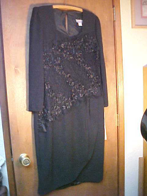 NWT-Beautiful Samuel Scott Floral & Lace Designed Black Evening Dress