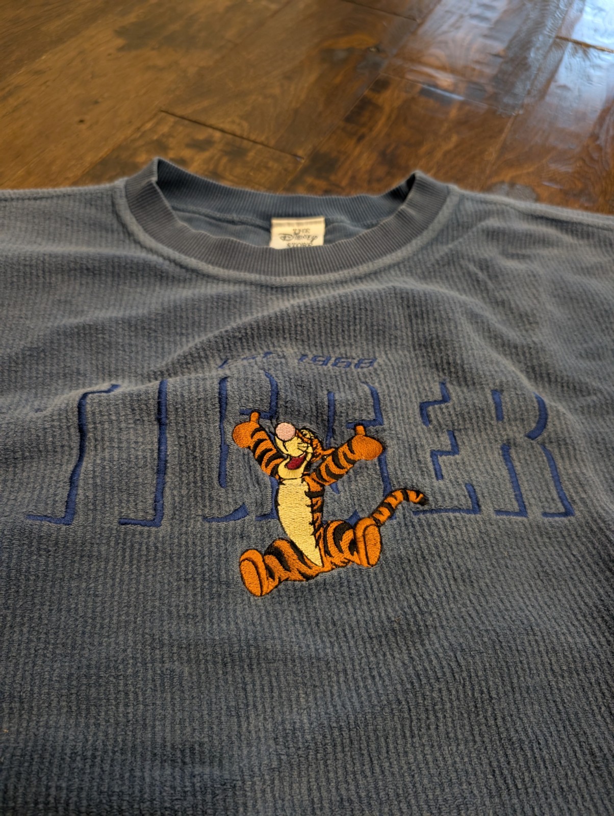 Medium Vintage ’90S The Disney Store Tigger Embroidered Waffle Knit Sweatshirt
