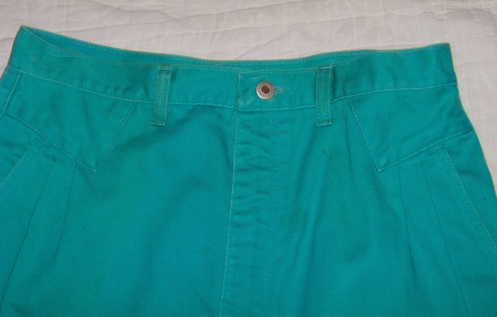 Vintage Wrangler Pleated Front Jeans – NA687AA – Size 17 x 30 (Altered Inseam)