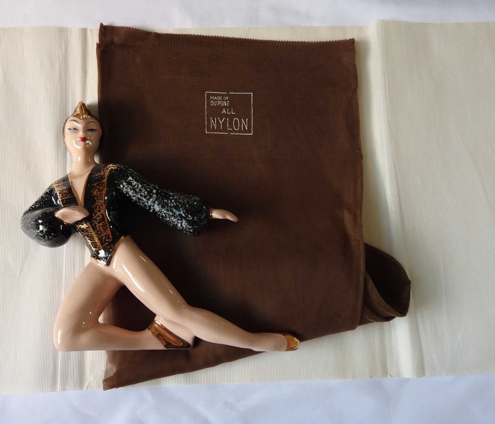 NOS Vtg FF Keyhole Cuban Heel Plain SEAMED Flat Knit Nylon STOCKINGS 9.5 29″