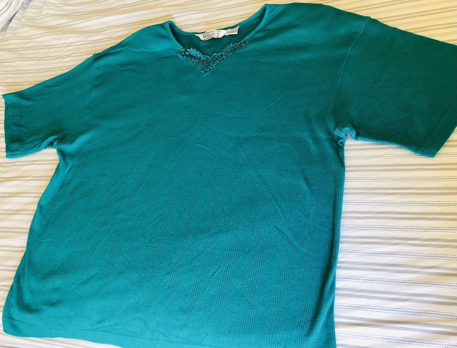 Women’s Size L Short Sleeve Teal Cotton Polyester Top 23” Chest 26” Long