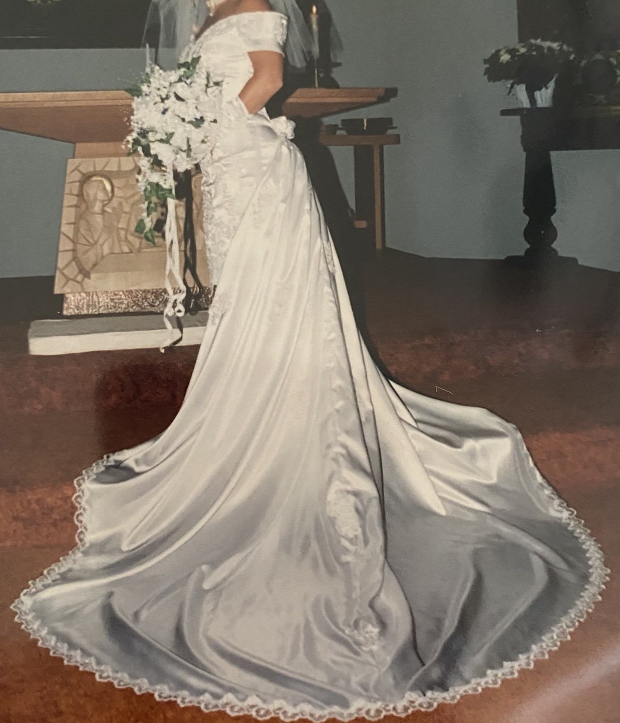Majestic Vintage Y2k White&Ivory Satin Short Wedding Dress detachable Train Sz.8