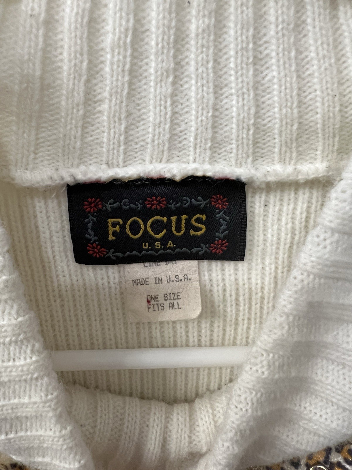 White Vintage Focus USA Sweater With Leopard Prin And Tiger Desing Finds
