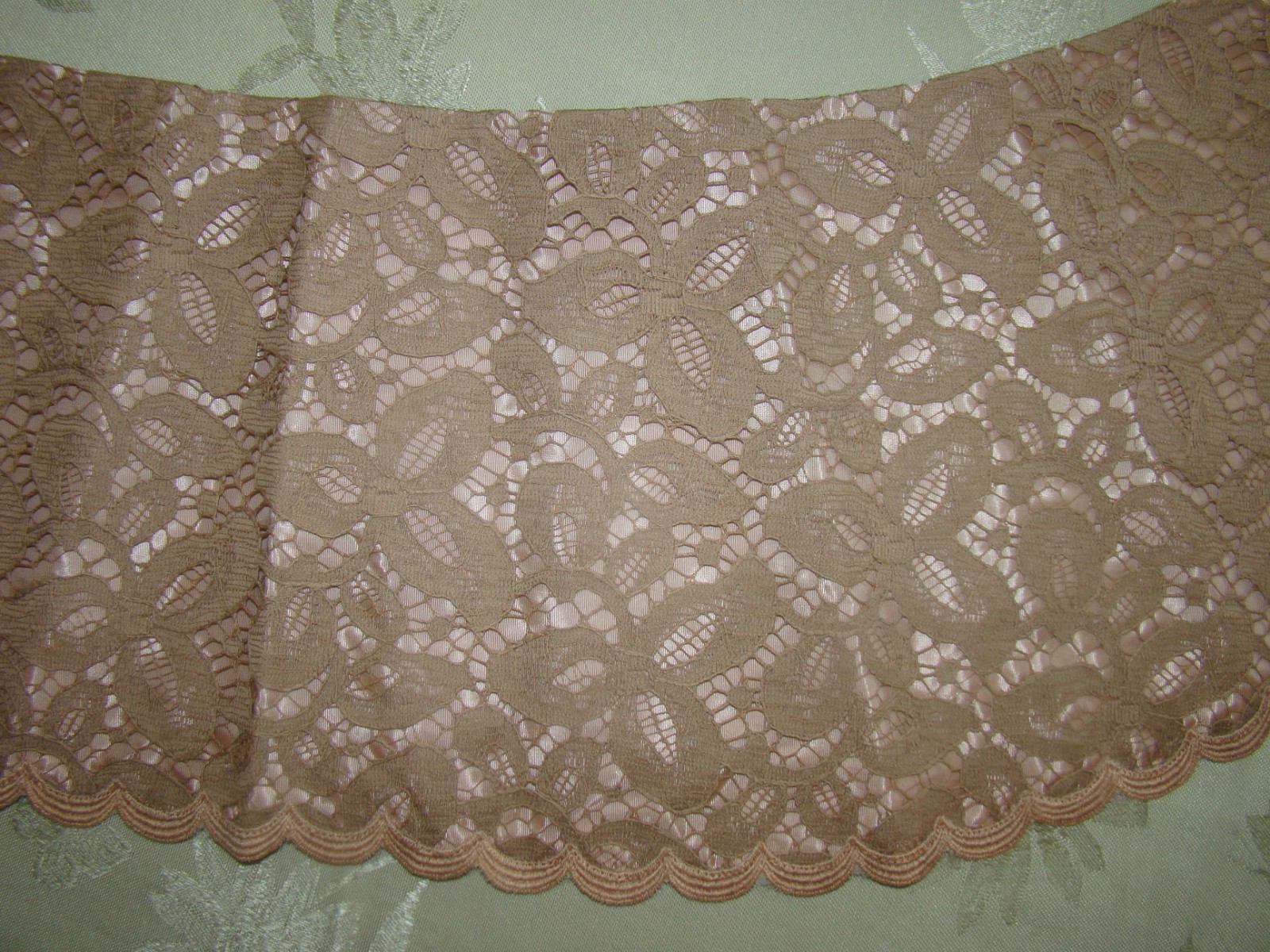 RARE MID CENTURY CUSTOM DETACHABLE CAFE AU LAIT FABRIC LACE COLLAR STOLE CAPE
