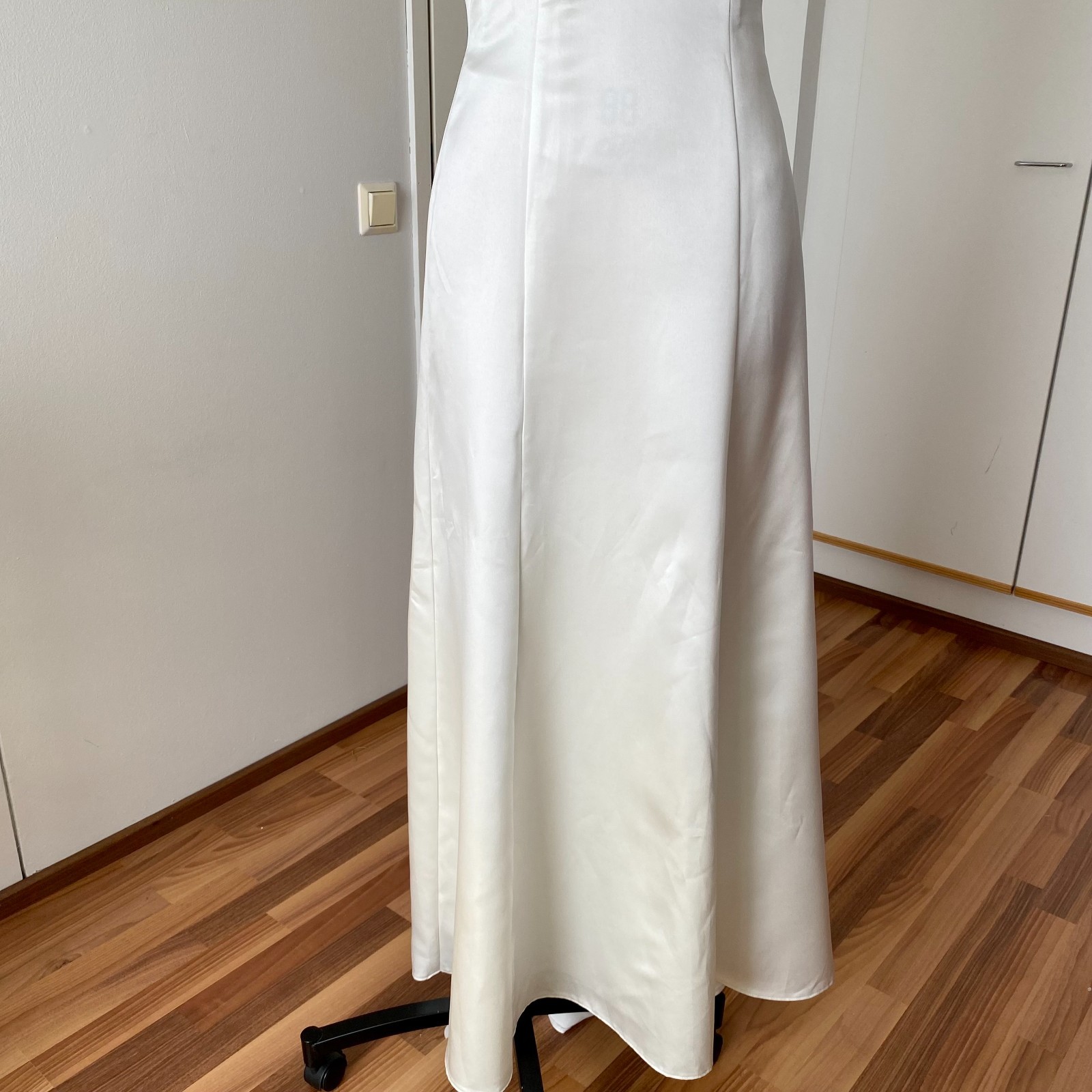 Vera MONT Vintage Wedding Dress Minimalist Spaghetti Straps Floor Length Bridal