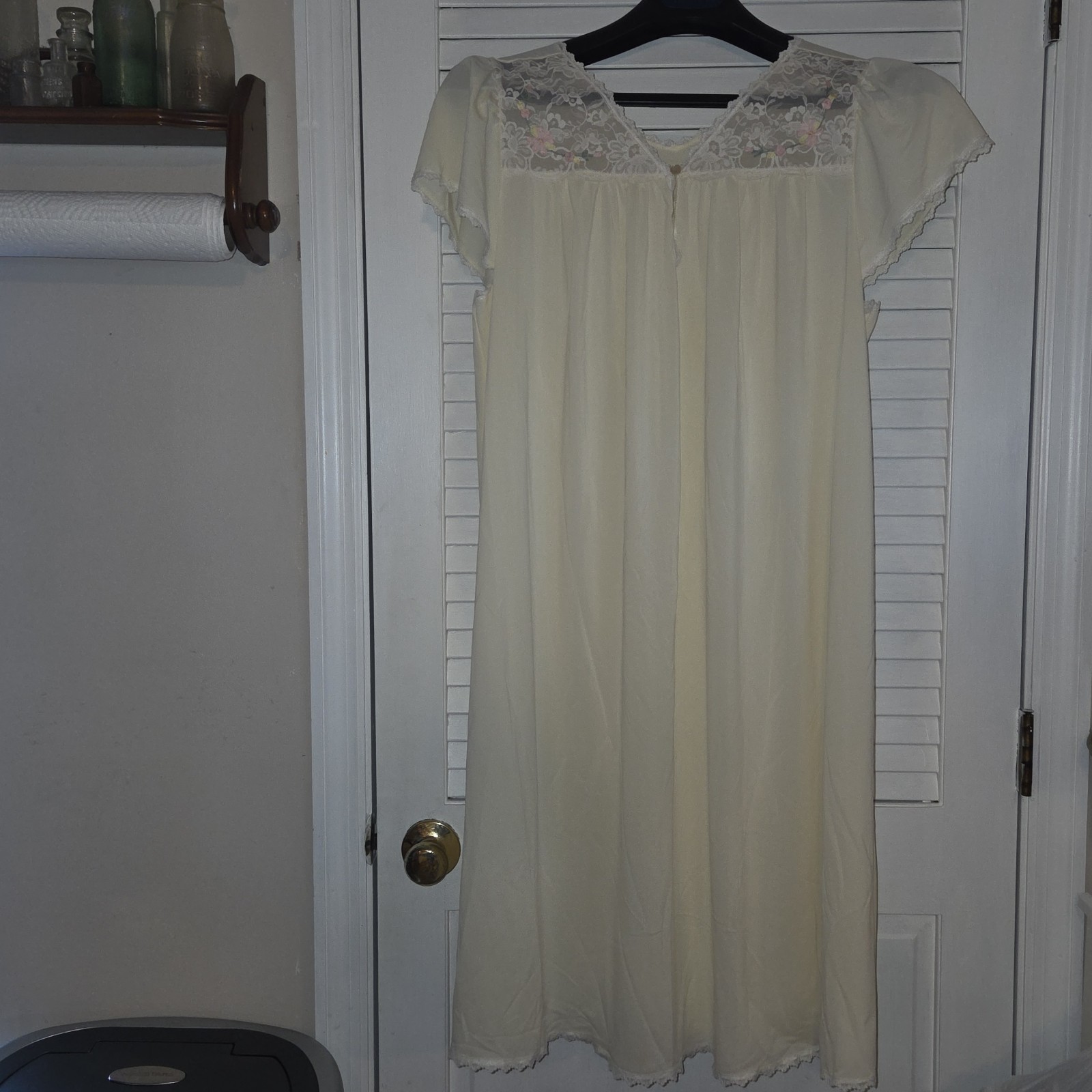 Vtg Shadowline Night Gown Sz L Pale Yellow Pink Flowers Lace Detail Short Sleeve