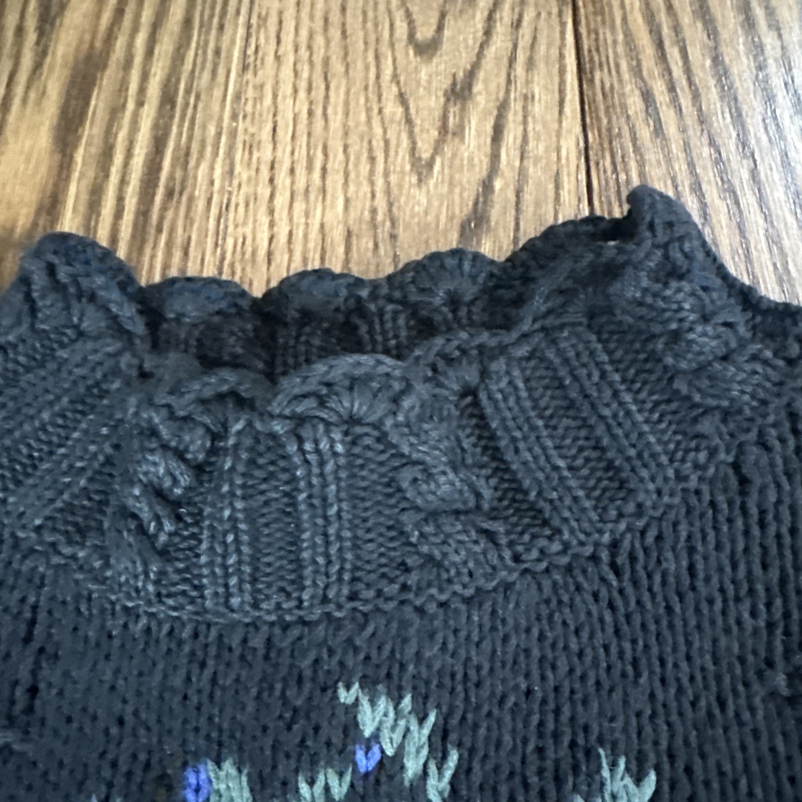 Vintage Maggie Lawrence Embroidered Granny Core Sweater Floral Large Runs Small
