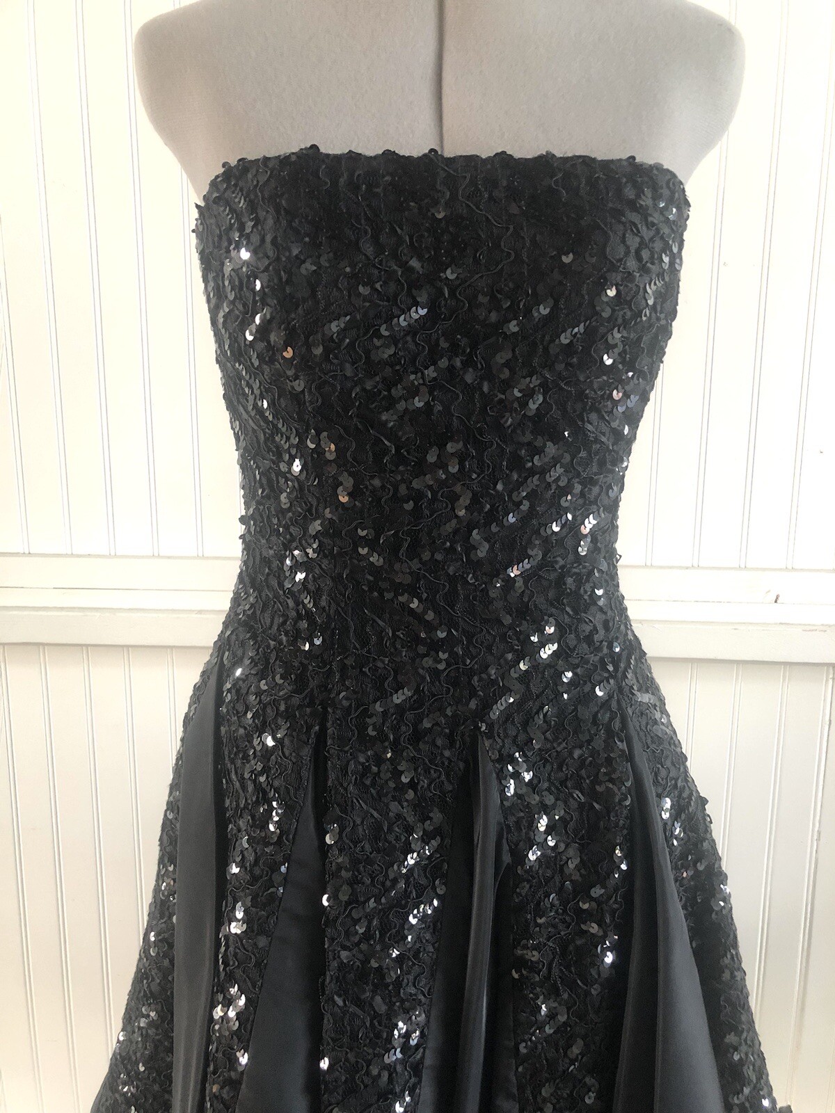 Elegant 1980’s Black Sequin & Ribbon Strapless Dress, XS/S