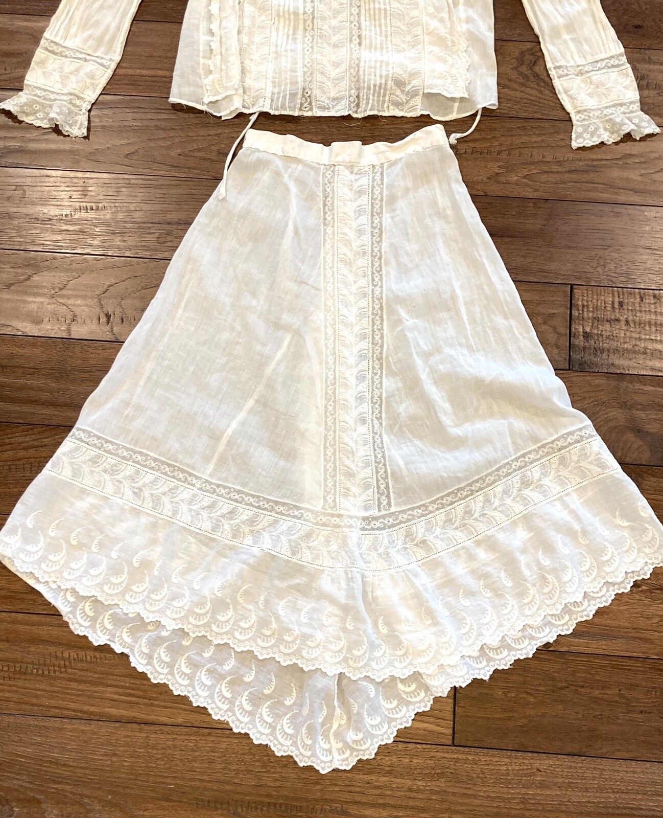 Antique Victorian lawn dress, lace, pin tucks, double tiered skirt XS as is