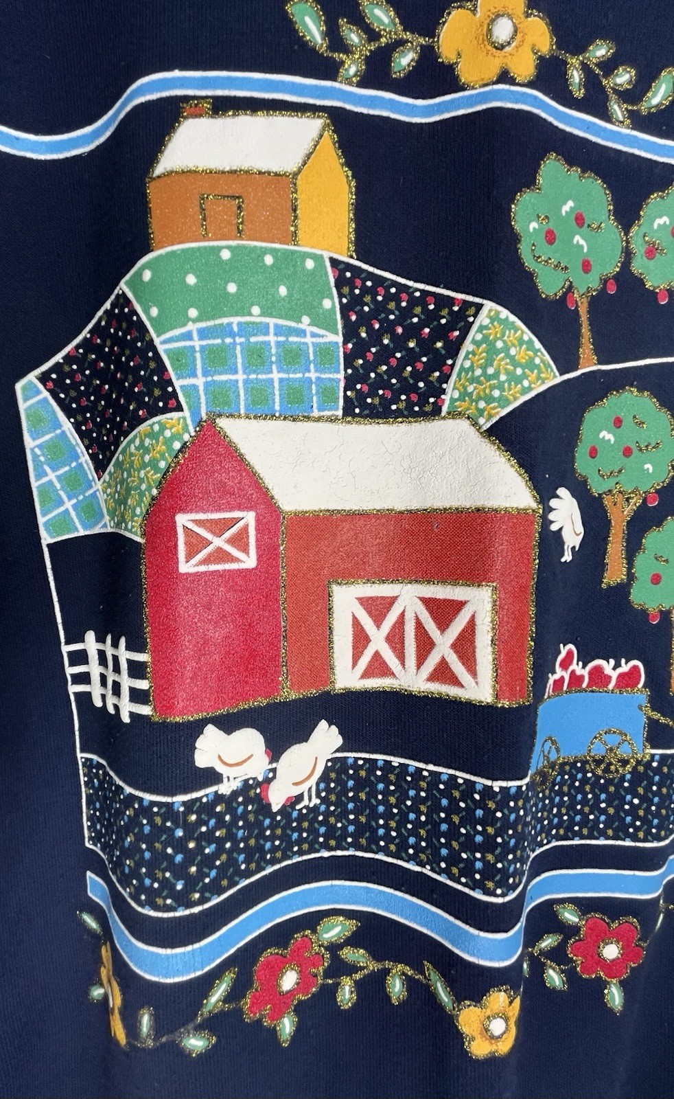 Sweatshirt ACT lll Size Medium Turtleneck Barn Scene On Vinyl Dark Blue