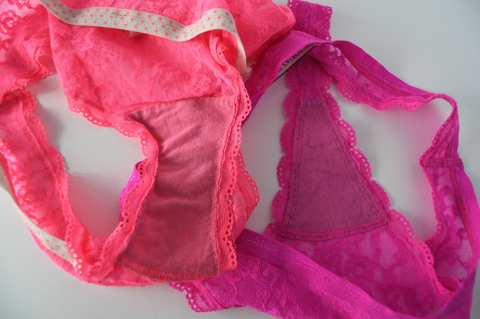 2 VTG Victoria’s Secret 2014-2015 Signature Lace Thong & Bikini Panty Lot SMALL