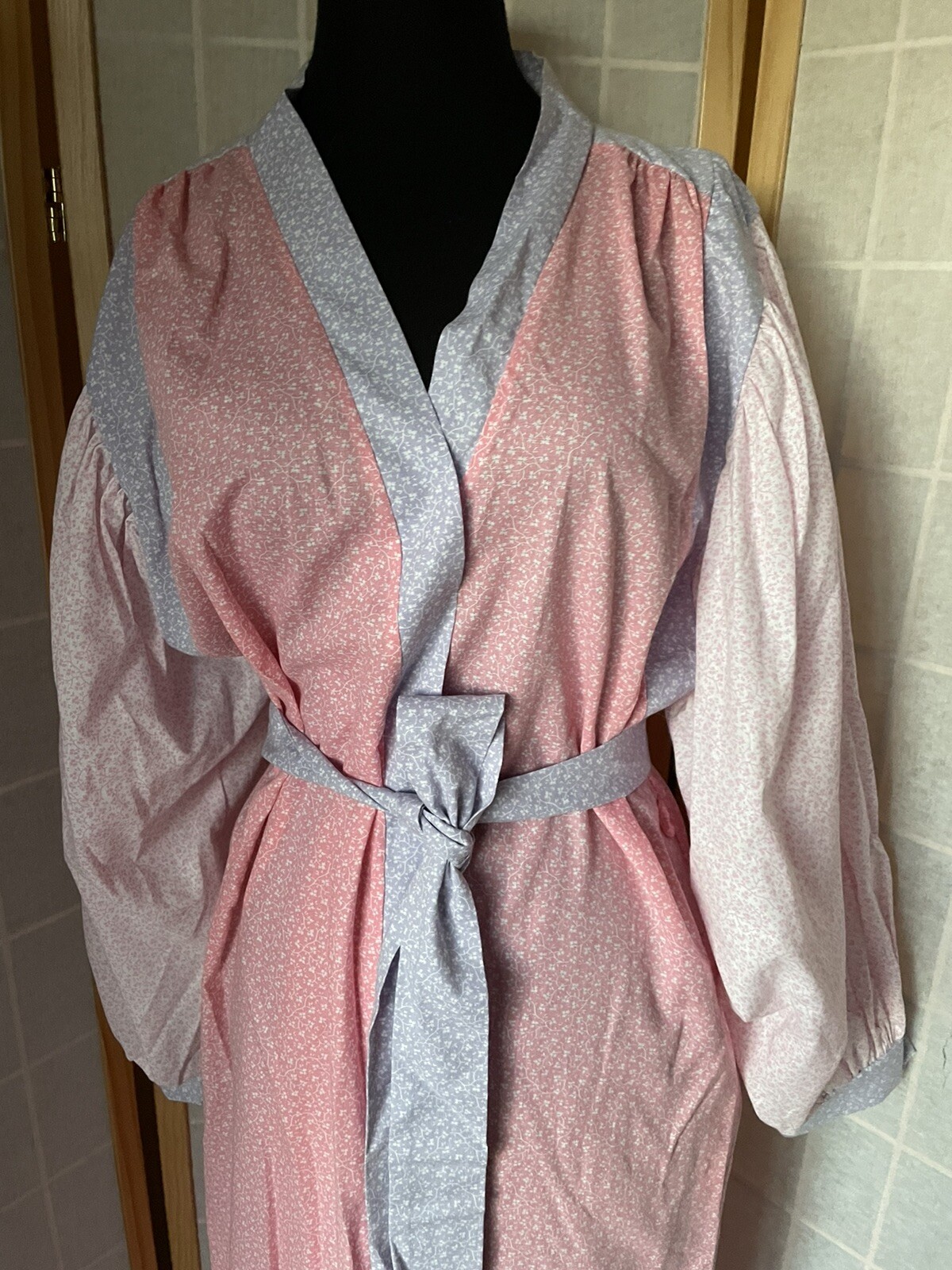 Neiman Marcus Periphery Loungewear Robe Lounging Pastel Colors Size L Rare!