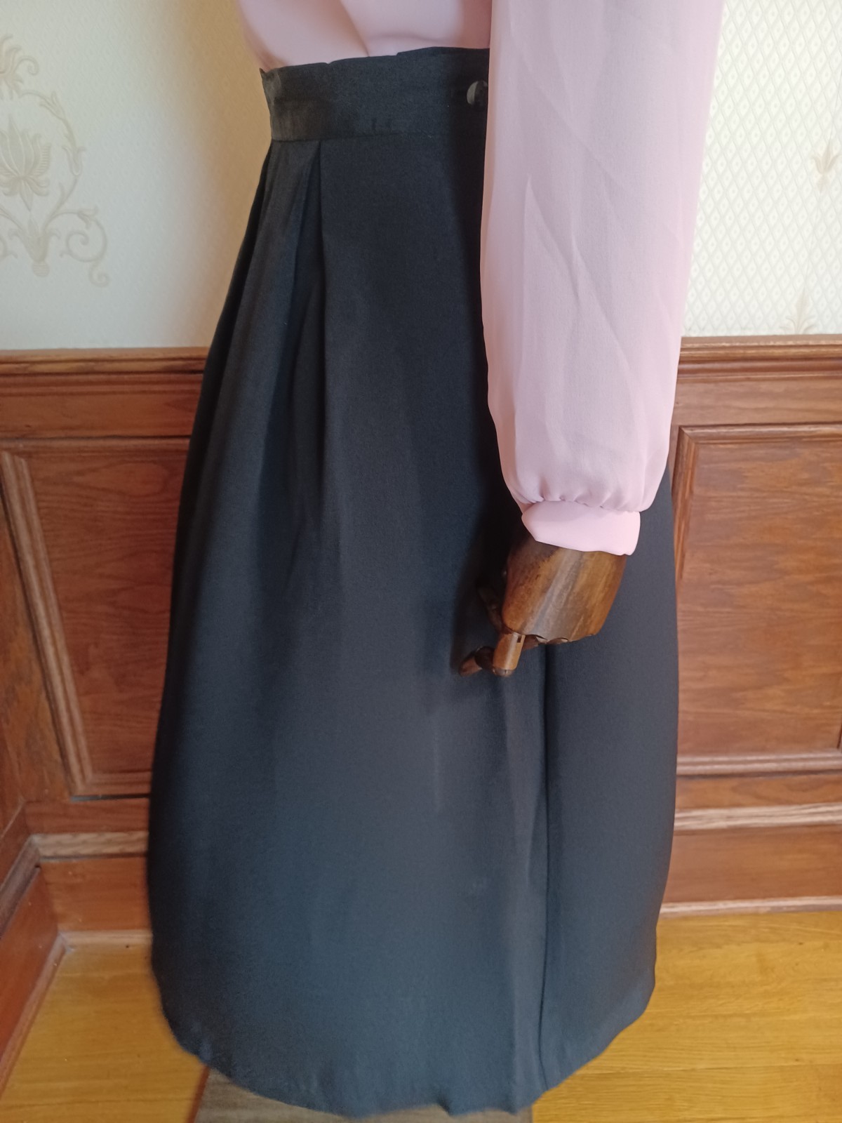 Vintage 1980s Casablanca Black High Waist Flowy Classic Academia Midi Skirt