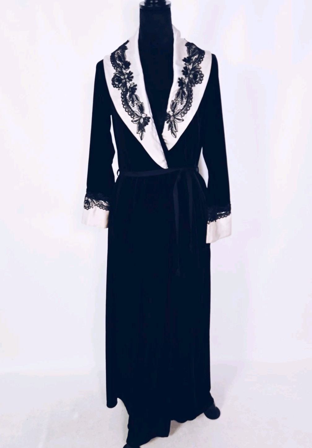 Jonquil By Diane Samandi Vintage Embroidered Velvet Robe